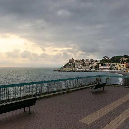 Hintown A Due Passi Dal Gaslini E Dal Mare